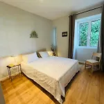 Lovely 2-bedroom Unit In Historic Apartament *