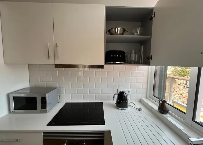 Lovely 2-bedroom Unit In Historic דירה *