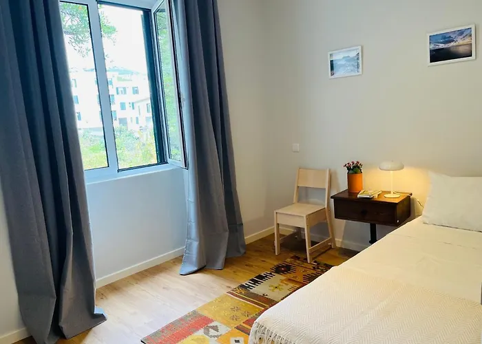 Lovely 2-bedroom Unit In Historic *