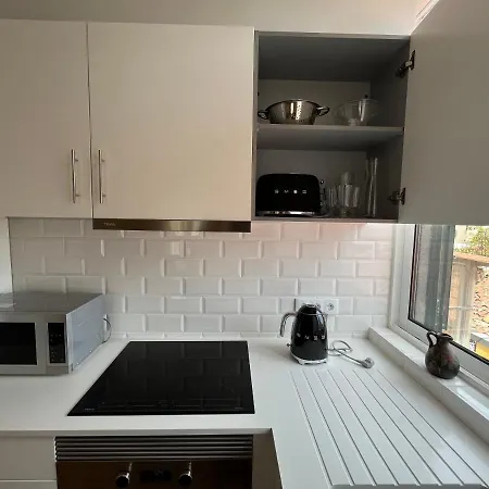 Lovely 2-bedroom Unit In Historic Appartement *