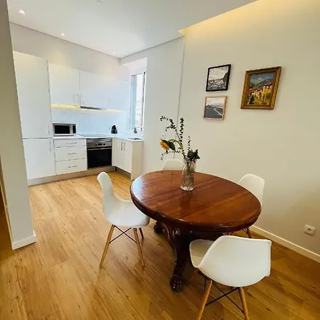 Lovely 2-bedroom Unit In Historic Lejlighed