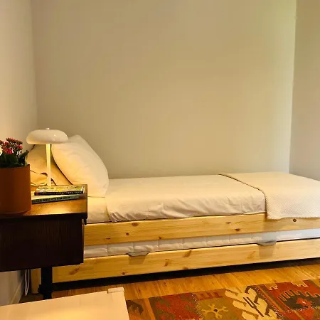 Lovely 2-bedroom Unit In Historic 푼샬