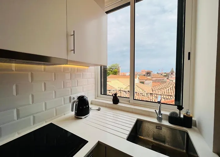 Lovely 2-bedroom Unit In Historic
